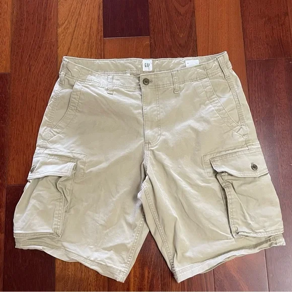 Gap 10" Cargo Shorts Mens 33 Khaki Tan Brown Flap Pockets Outdoors Hiking B6 - Picture 1 of 4